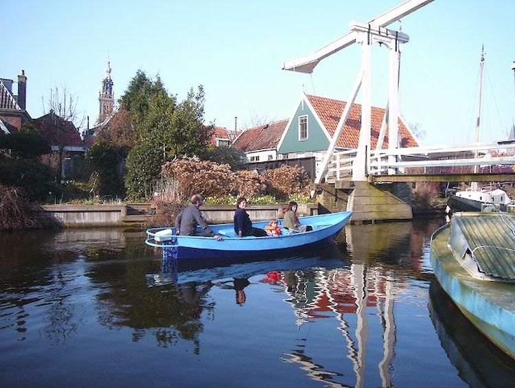 Fluisterbootje huren in Volendam en Edam